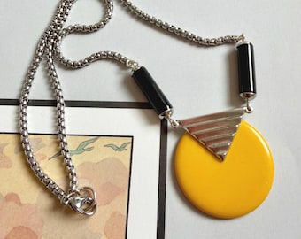 Vintage bright Yellow  Bakelite Art Deco Necklace: Geometric Modernist Jewellery