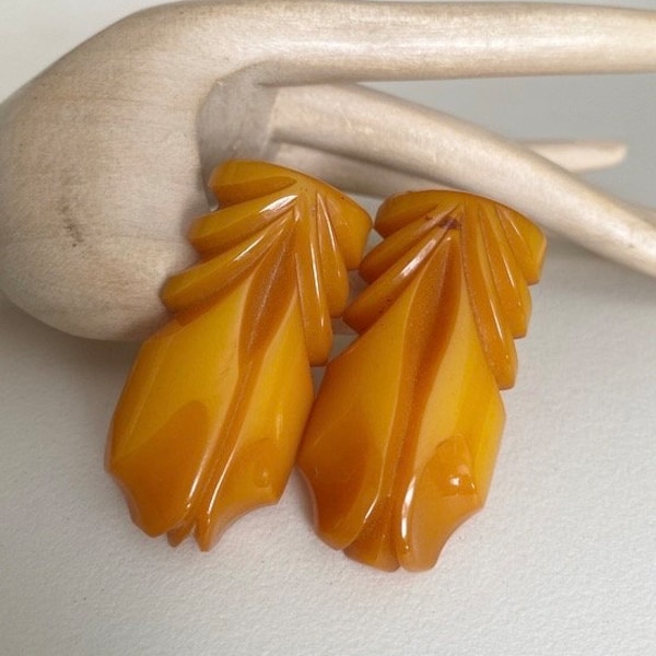 Art Deco Vintage 1930s  Pair of Butterscotch Bakelite carved dress clips modernist jewellery art deco brooches