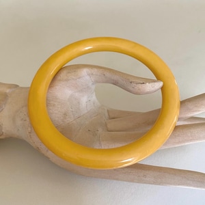 Art Deco 1930s Vintage Marbled Yellow Phenolic Bakelite  bracelet bangle