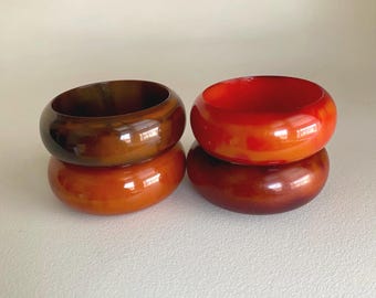 Set of 4 Art Deco Bakelite Napkin Rings – End of Day Swirl Pattern