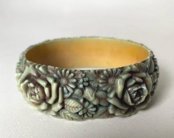 Art Deco Vintage 1920s carved green Celluloid  Flapper bracelet bangle