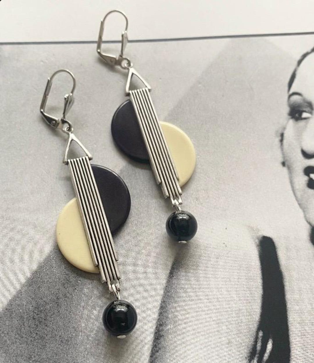 Boucles D'oreilles Anciennes Dormeuses Art Déco En Galalithe/bakélite - Occasion Très Bon