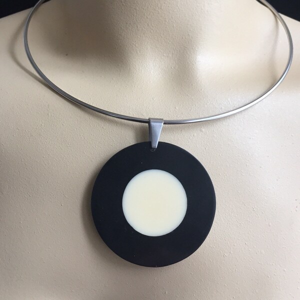 Art Deco Bakelite Necklace: Black & Ivory Mod Collar