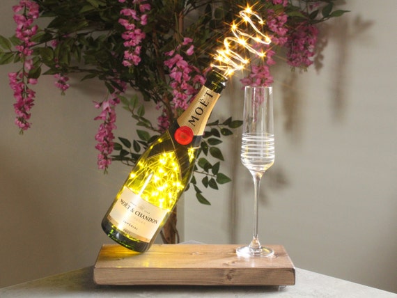 MOËT & CHANDON シャンパン LEDディスプレイ Moet & Chandon Champagne Bottle Custom Lamp. Unique Home Decor