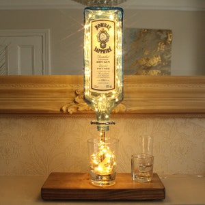 Grande bottiglia Bombay Sapphire Light Optic (misura 1,5 l). Lampada unica e regalo per gli amanti del gin per la casa