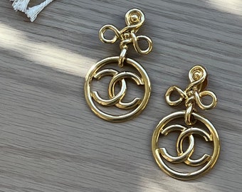 Vintage 1993 93P CHANEL CC Logo Gold Circle Dangle Clip on Earrings Jewelry *Authentic*