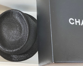 ビンテージ　CHANEL帽子 Chanel 22B Cashmere Black White Gold CC Logo Quilted Beanie Winter