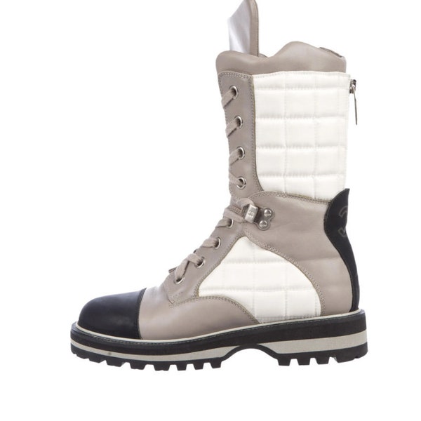 Vintage CHANEL weiß grau CC Logo Monogramm Winter Ski Schnee isolierte wasserdichte Apres Ski Stiefel Mond Moto Stiefel Booties us 9 - 9,5