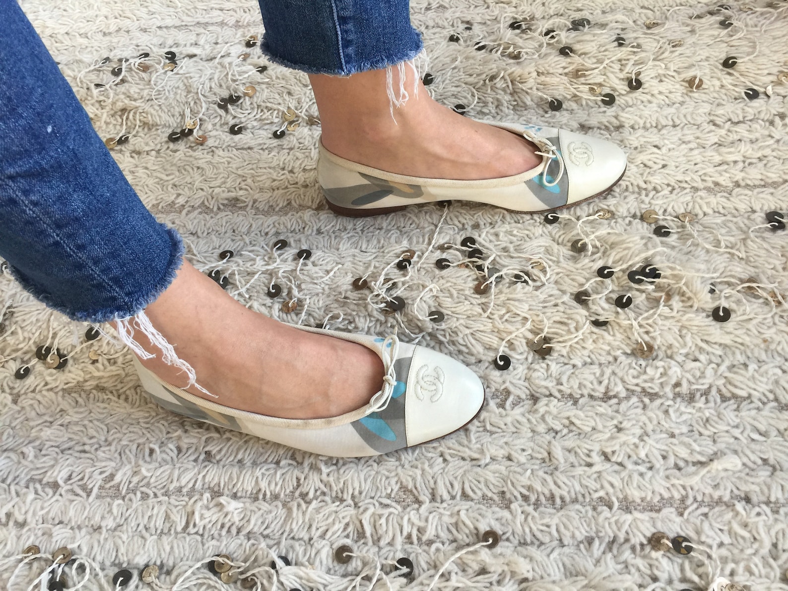 vintage chanel monogram cc logos script retro print & white leather cap toe ballet flats sandals slides slip on shoes eu 39 us 7
