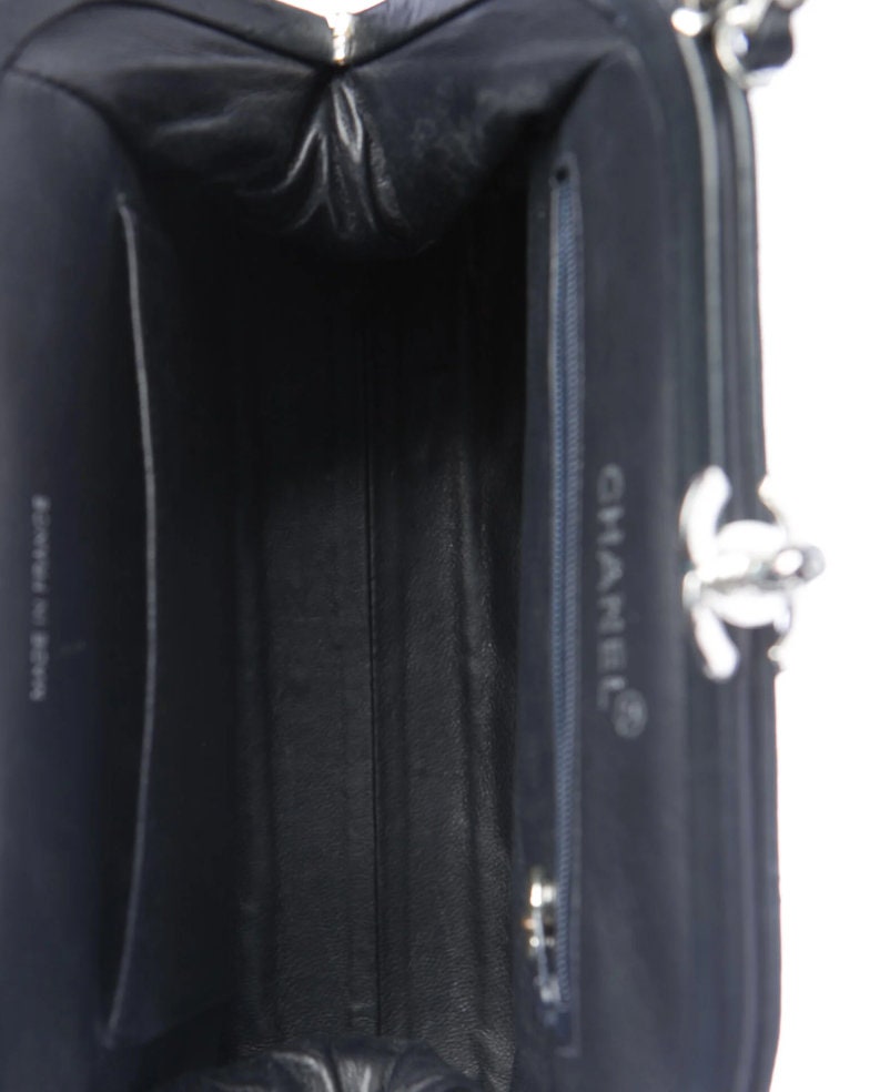 Chanel Vintage Beige Leather Kisslock Clutch Purse – Amarcord Vintage  Fashion