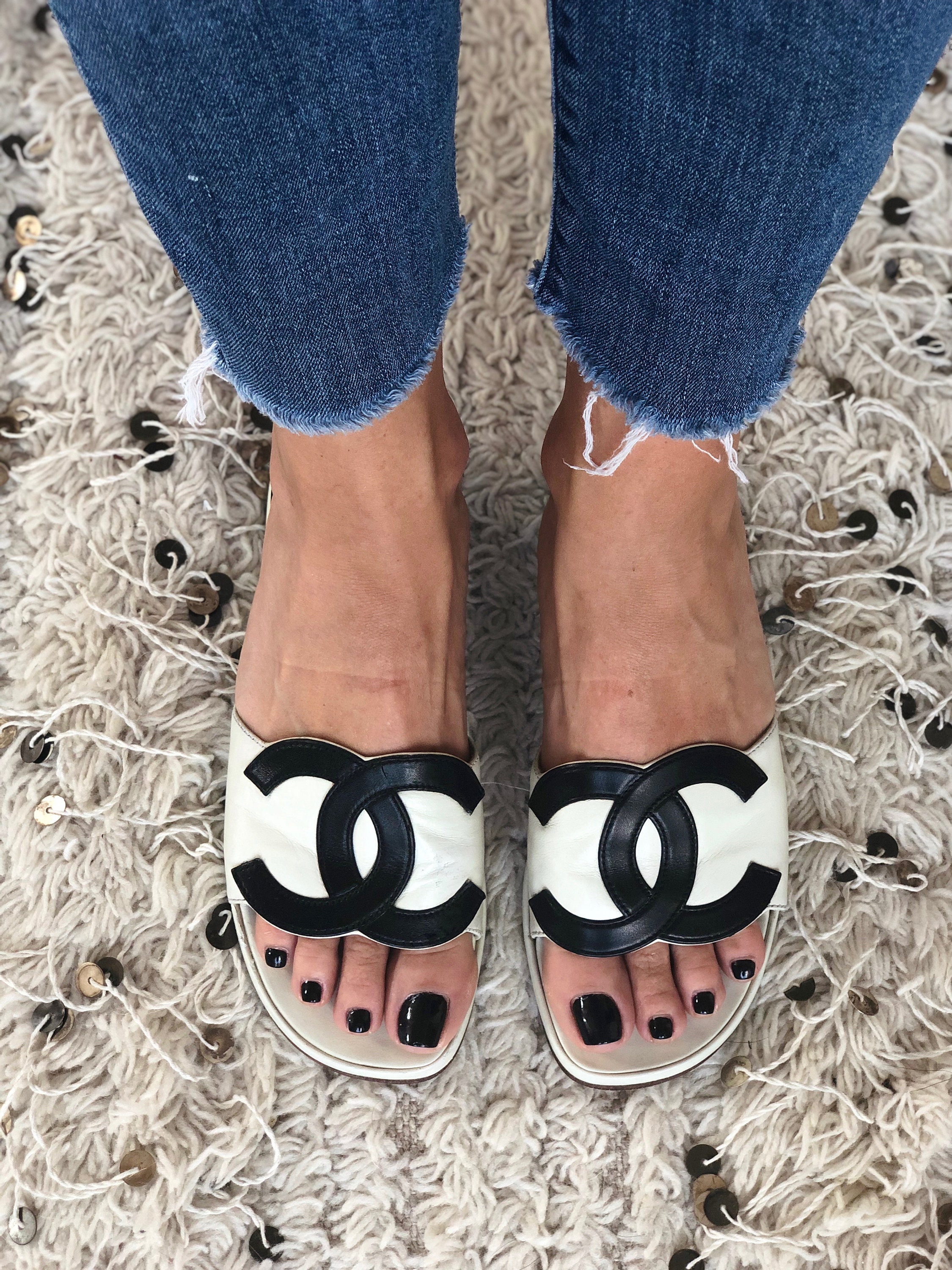 Chanel hotsell nude slides