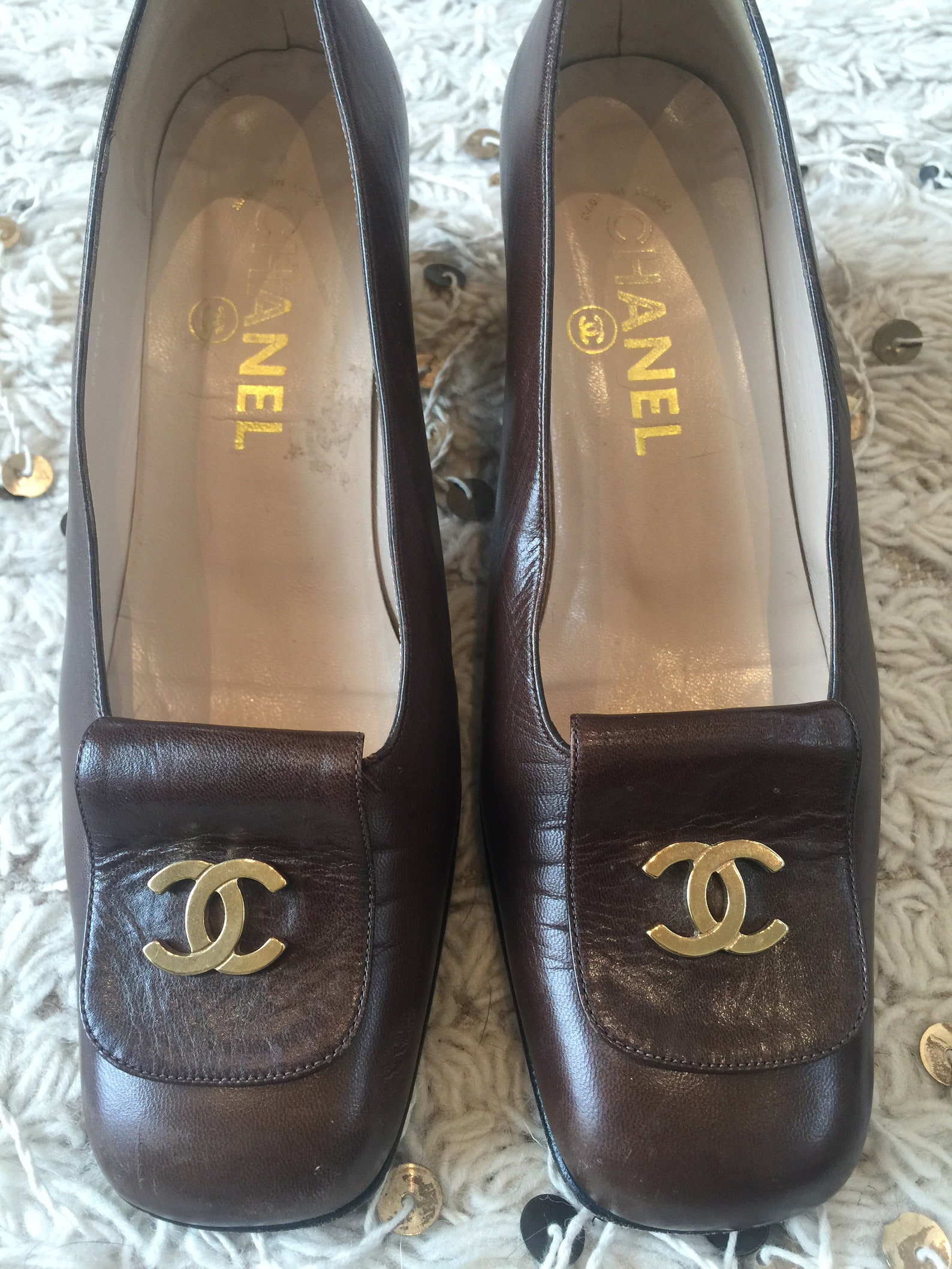 vintage chanel cc metal logo brown leather loafers heels driving shoes smoking slippers ballet flats 37.5 us 7 - 7.5