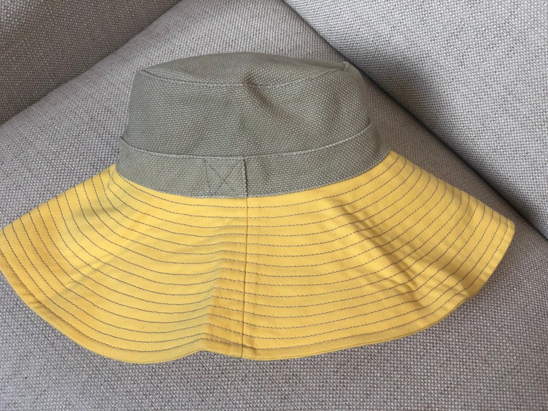 Vintage CHANEL CC Logo Monogram Linen Canvas Yellow Large Bucket Sun Beach Hat Visor image 4