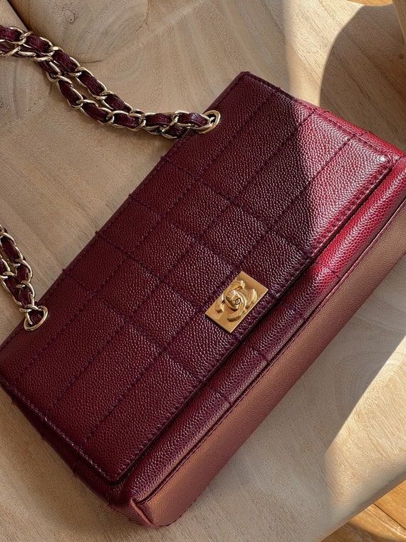 Vintage 90's CHANEL Maroon CAVIAR Leather Gold CC Logo 