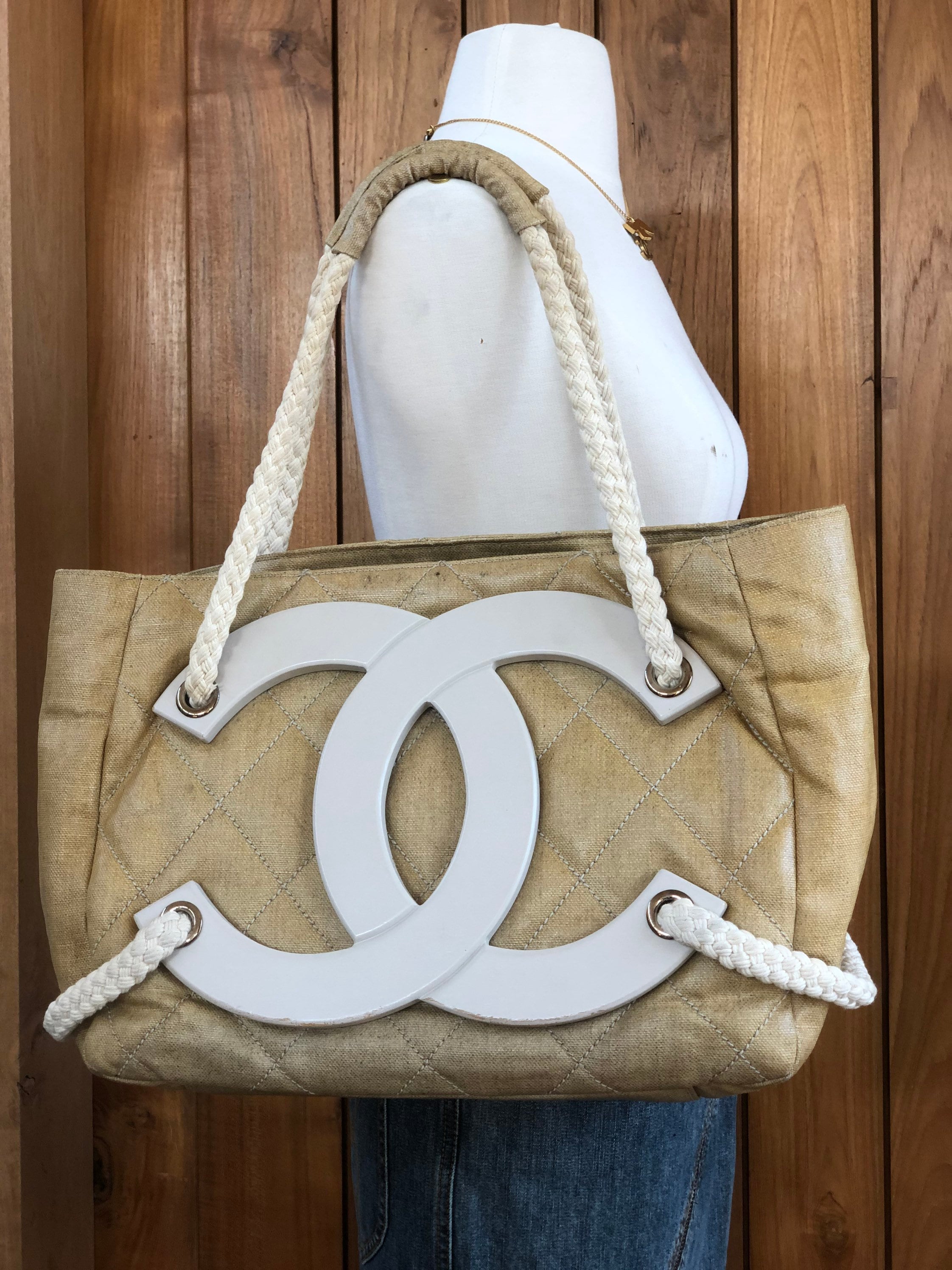 Chanel CC Canvas Tote Bag (SHG-33522) – LuxeDH