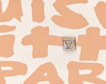 At Auction: ., Maleta Louis Vuitton lona monograma y piel natural.