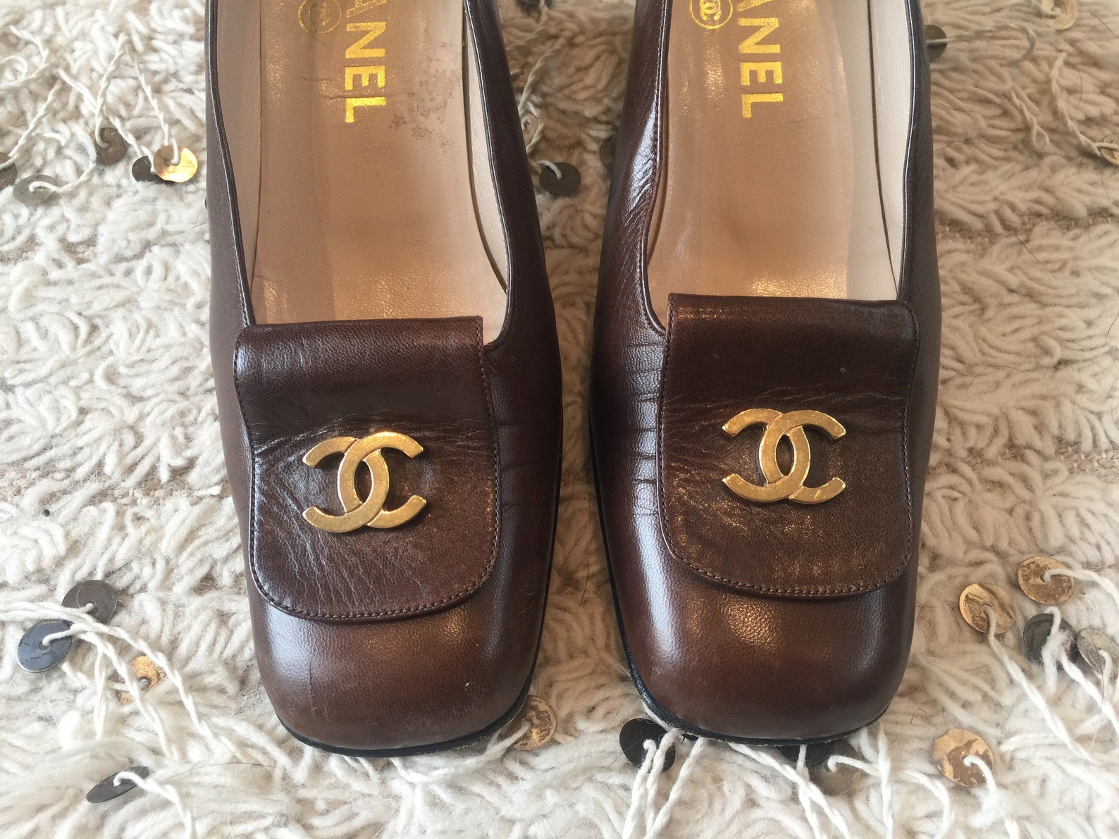 vintage chanel cc metal logo brown leather loafers heels driving shoes smoking slippers ballet flats 37.5 us 7 - 7.5