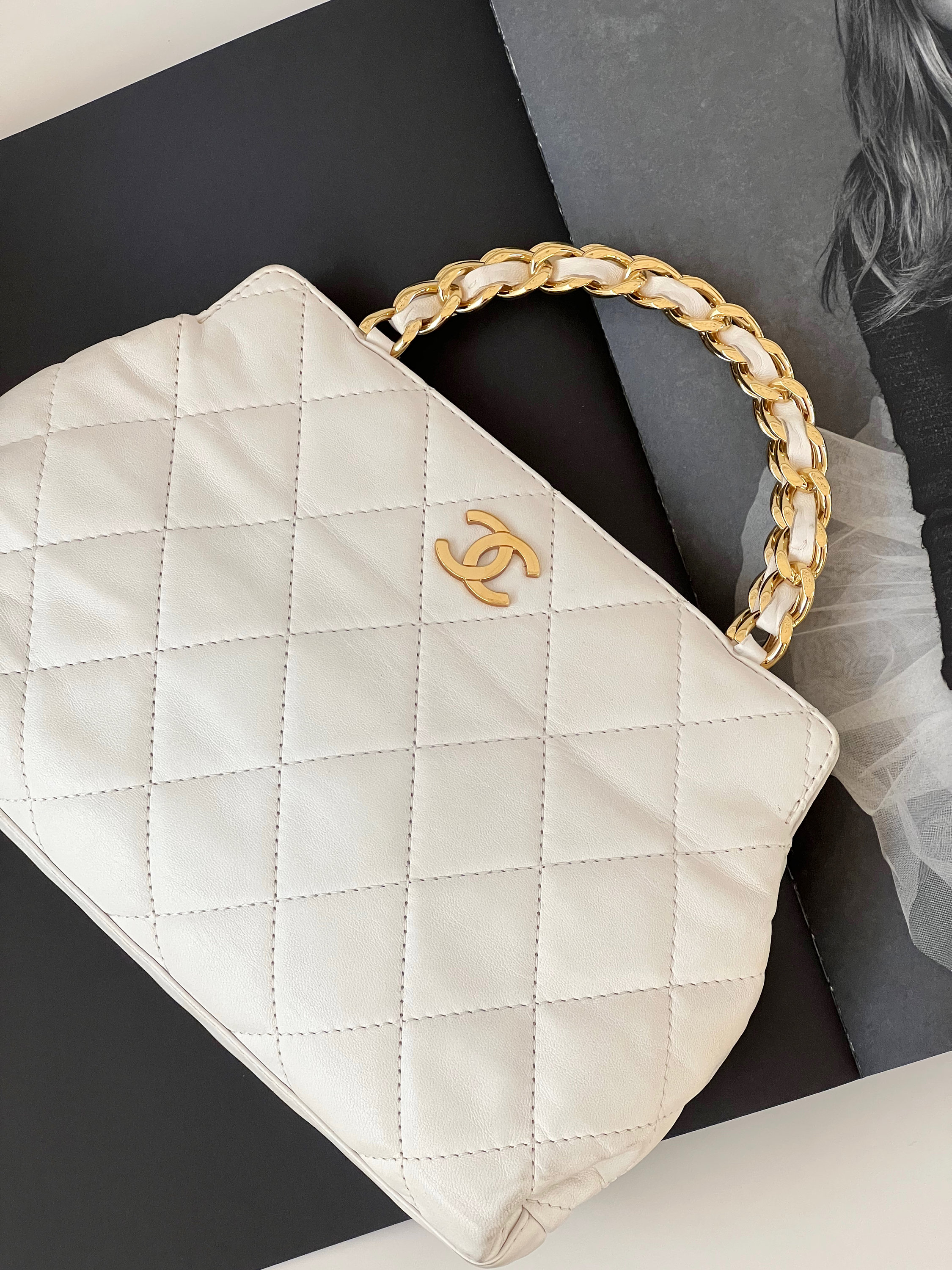 Chanel - Authenticated Vintage CC Chain Handbag - Leather White Plain for Women, Very Good Condition