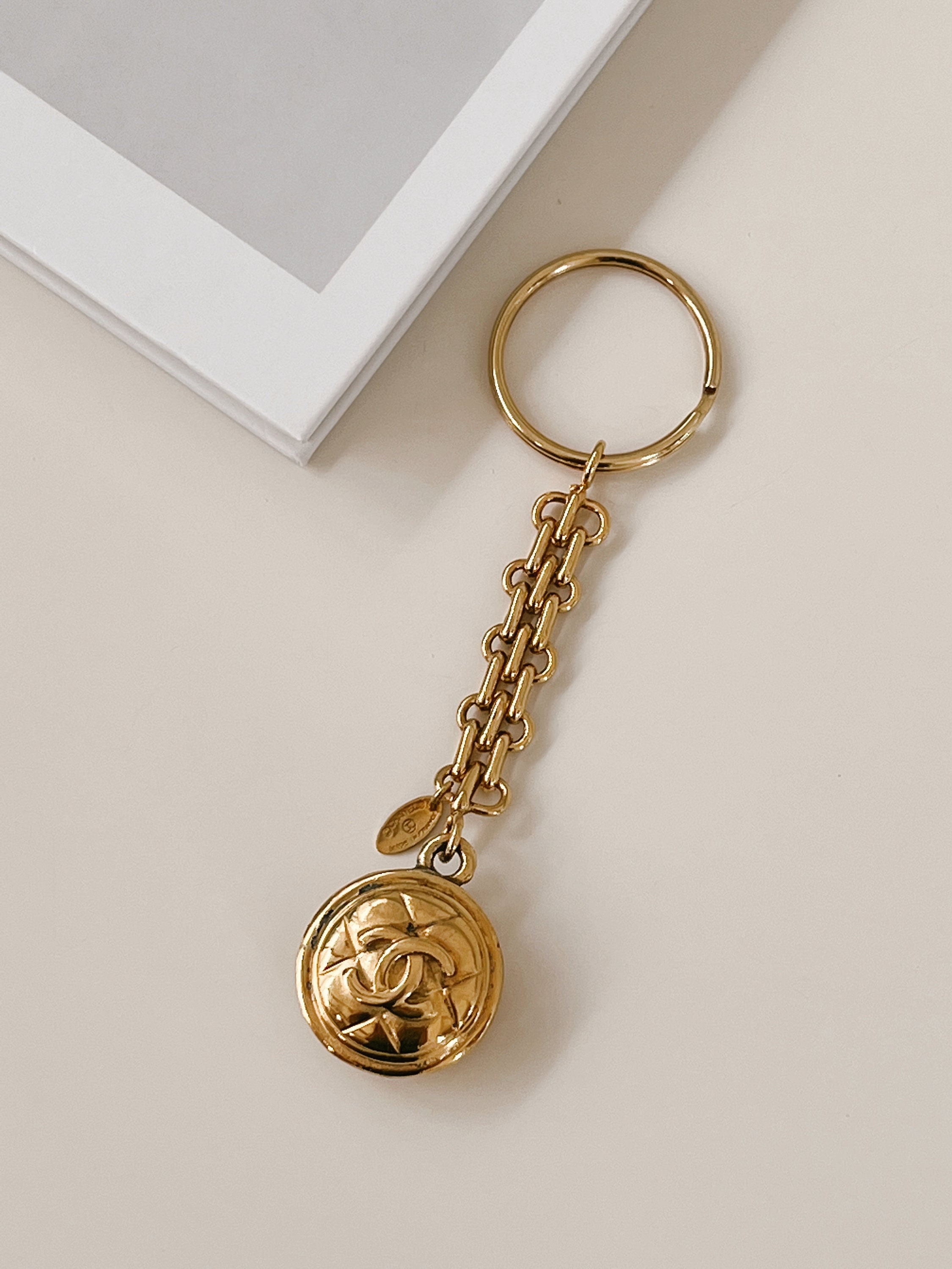 CHANEL Coco mark charm vintage gold metal fittings matelasse key ring used