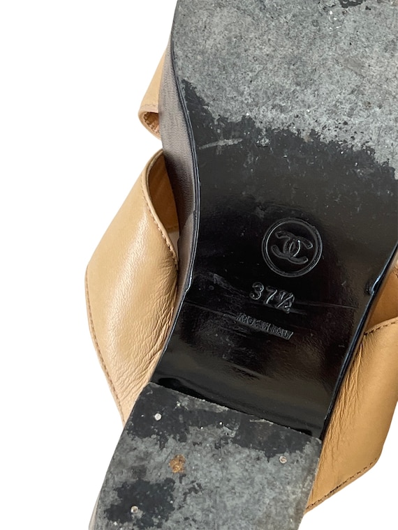 CHANEL 90's Vintage CC Turn-lock Logo Beige Black Leather Platform