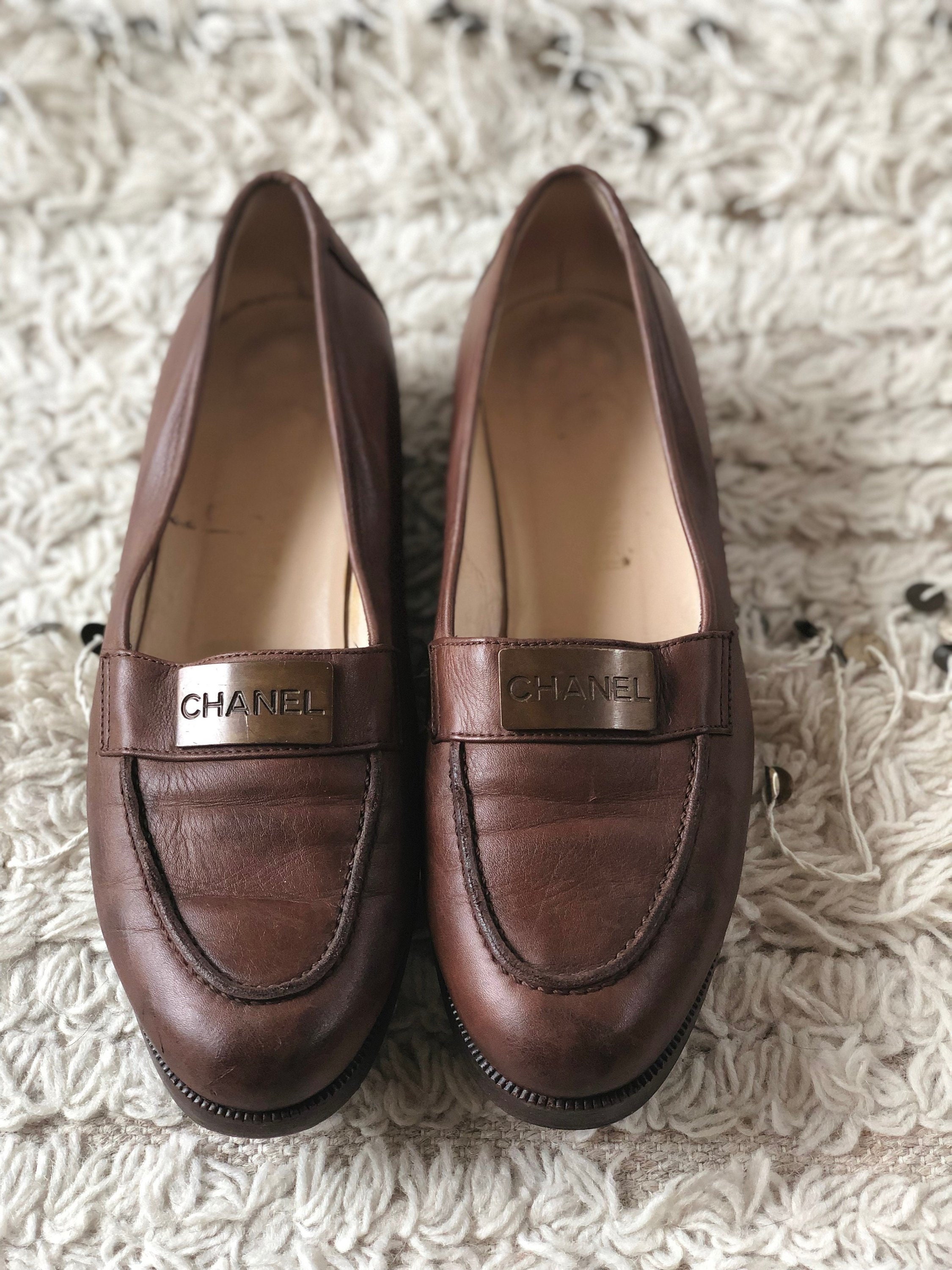 Vintage CHANEL Logo ID Metal Bar Brown Leather Leather Loafers 