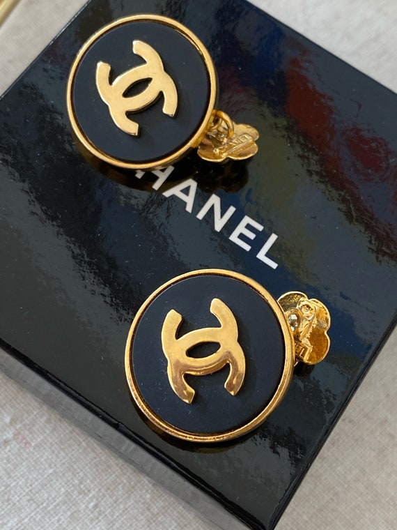 Vintage CHANEL CC Logo Monogram Black Gold Cuff Links With Vintage CHANEL CC Logo Monogram Black Gold Cuff Links With