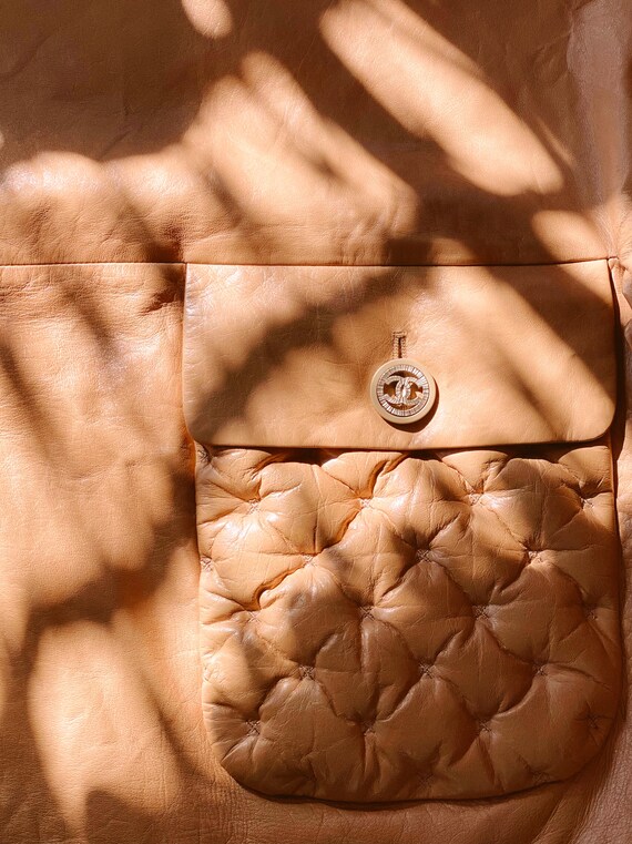 Vintage 90's CHANEL CC Logo Button BEIGE Leather Q