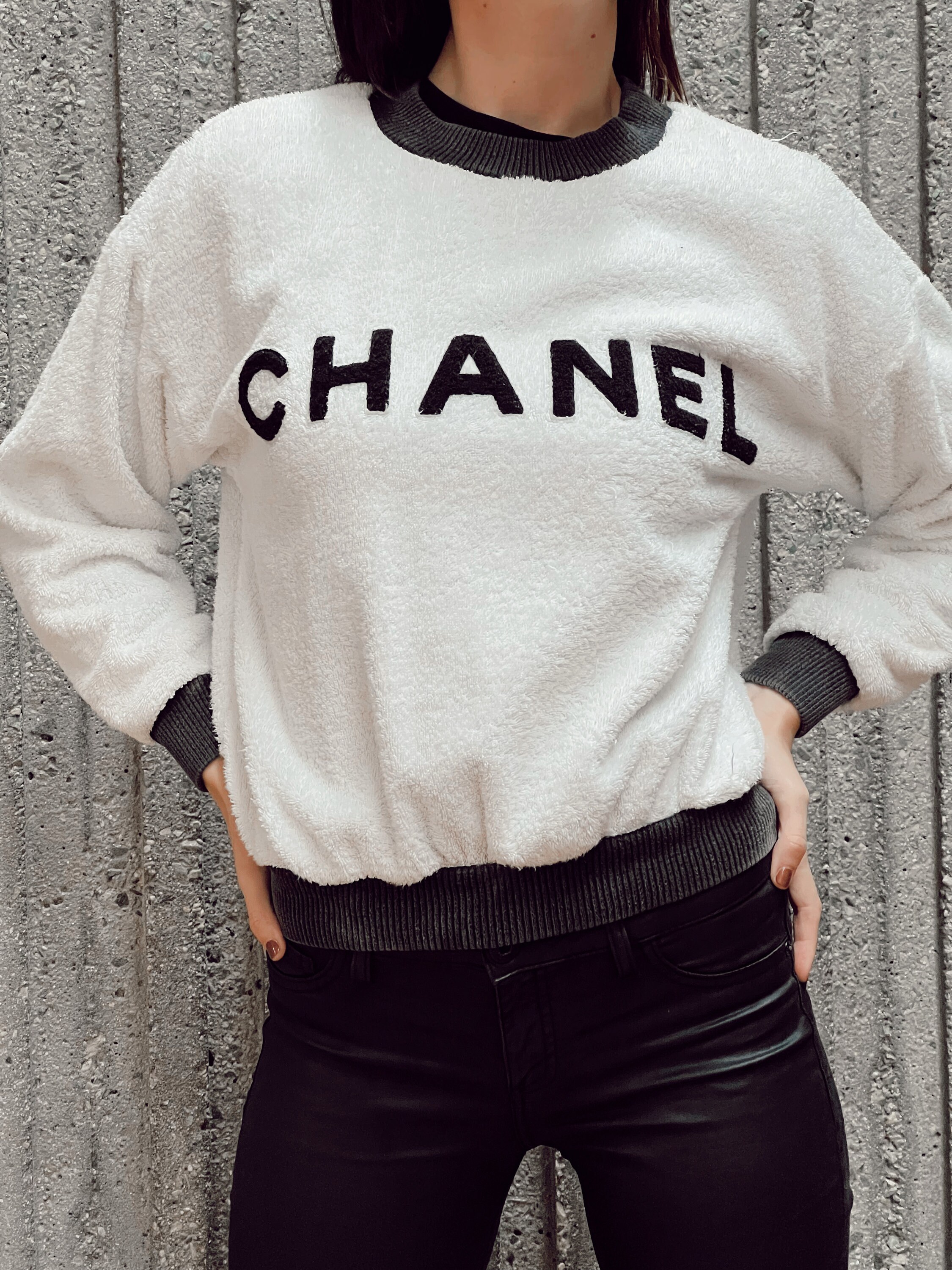 Chanel logo-patch terry-cloth sweatshirt – AMORE Vintage Tokyo