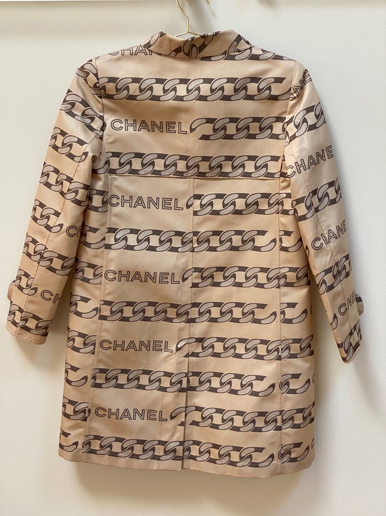 Vintage CHANEL Chain Print CC Logo Buttons SILK Beige Trench Jacket Dress Coat with Belt eu 40 , us 8, S M image 4