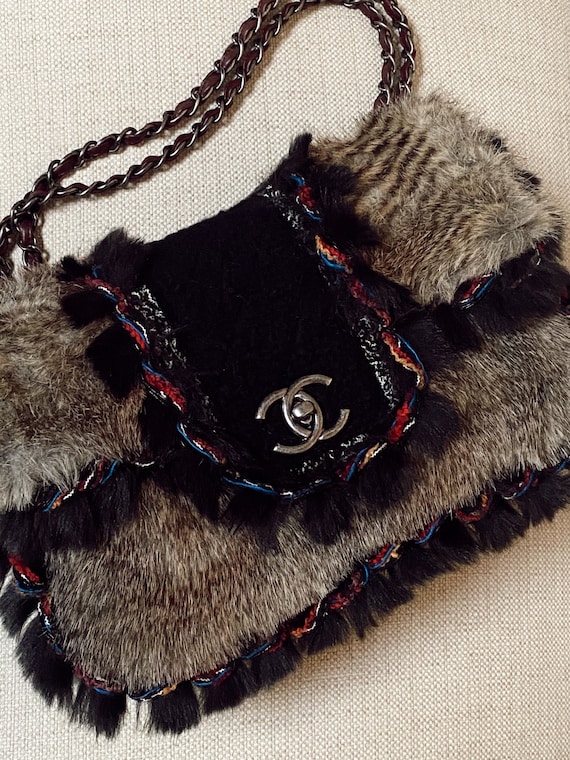 Chanel fur flap deals cover crossbody messenger bag