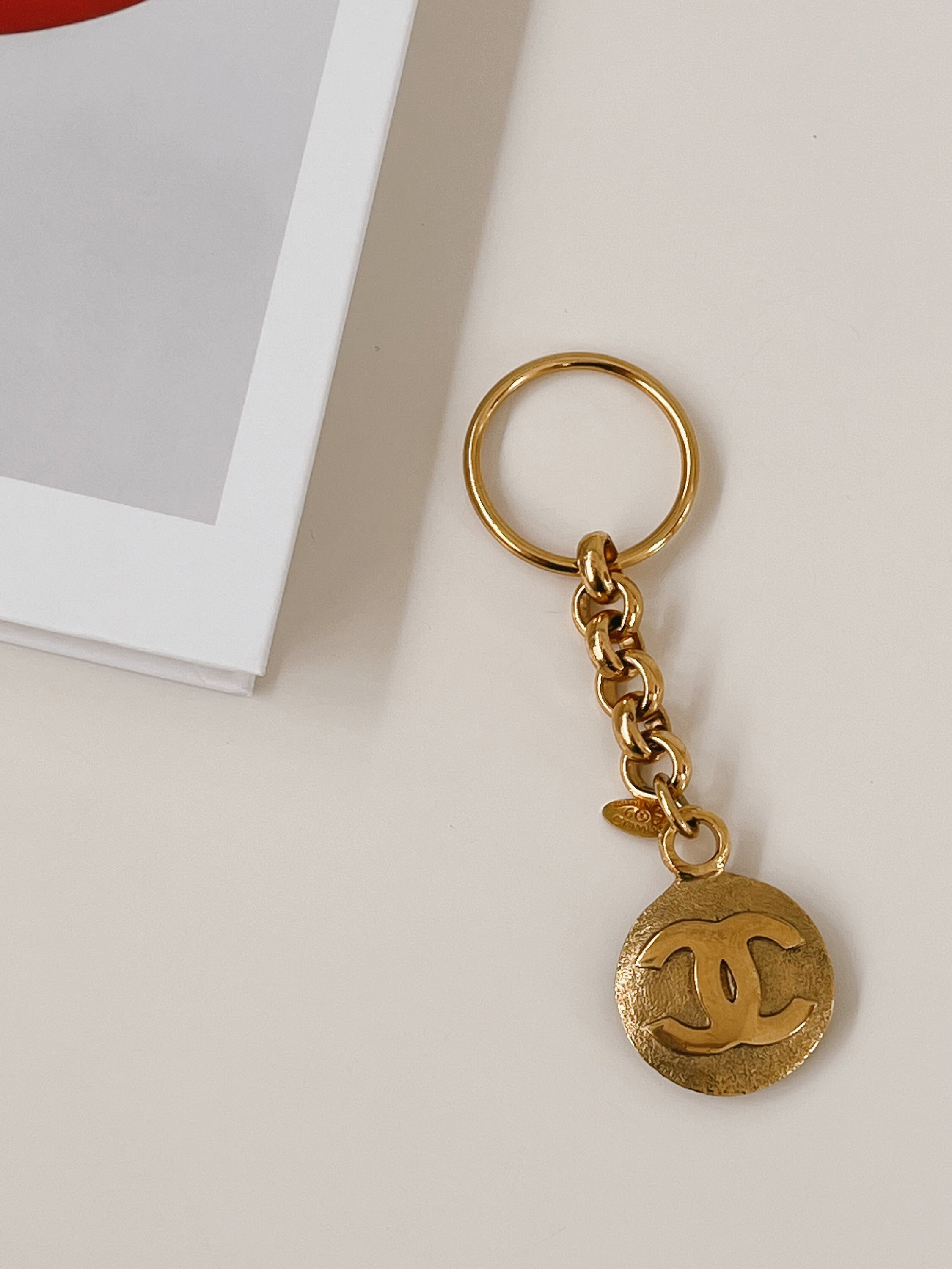 CHANEL Key ring chain holder Bag charm AUTH Coco Gold Vintage Rare Medal  Coin