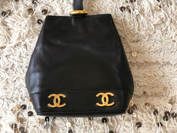 chanel vintage sling bag