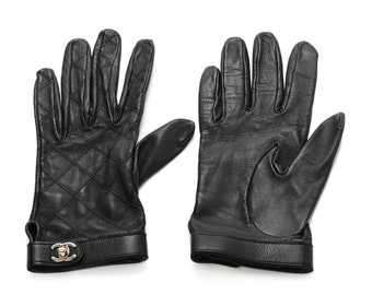 Vintage CHANEL CC Logo TURNLOCK Black Quilted Leather Driving Winter Gloves size 7 S/M