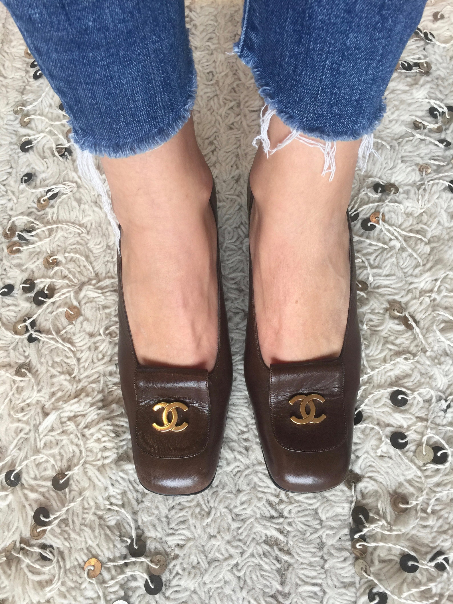 vintage chanel cc metal logo brown leather loafers heels driving shoes smoking slippers ballet flats 37.5 us 7 - 7.5