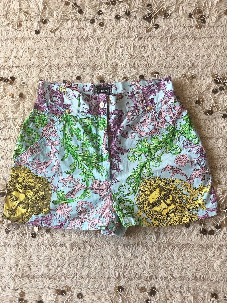 Vintage 90/'s VERSACE Jeans Couture Medusa Head Logo Floral Baroque print Denim Jeans Shorts Hot Pants High Waisted eu 4430-25 waist
