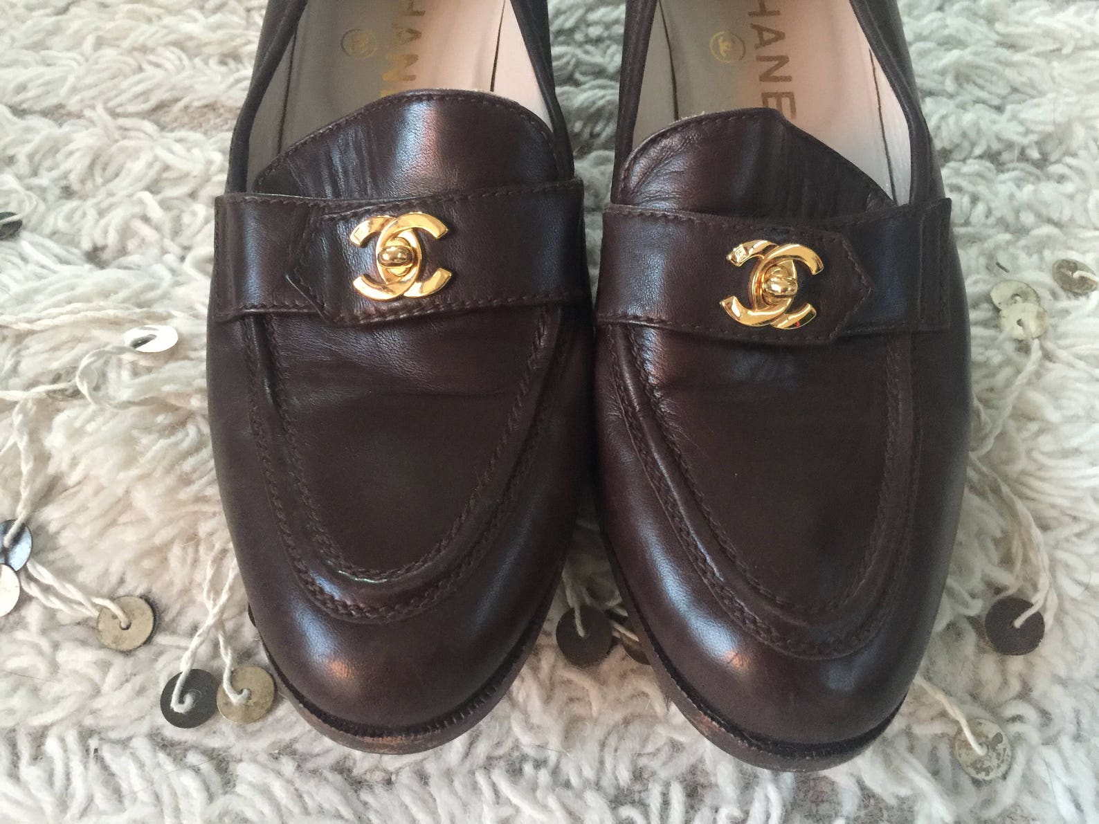 vintage chanel cc turnlock logo brown leather loafers flats driving shoes smoking slippers ballet flats eu 37 us 6 - 6.5