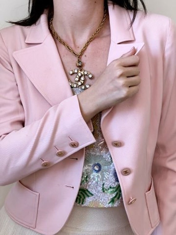 CHANEL VINTAGE 1996 CROPPED PINK JACKET WITH VELVET CC BUTTONS FR 36