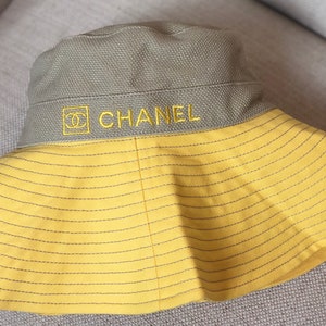 Vintage CHANEL CC Logo Monogram Linen Canvas Yellow Large Bucket Sun Beach Hat Visor image 2