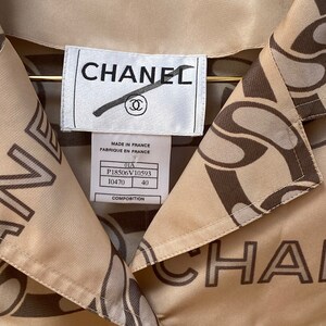 Vintage CHANEL Chain Print CC Logo Buttons SILK Beige Trench Jacket Dress Coat with Belt eu 40 , us 8, S M image 5