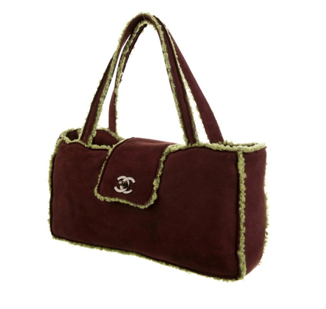 Vintage 90's CHANEL CC TURNLOCK Dark Brown Suede / Green Shearling