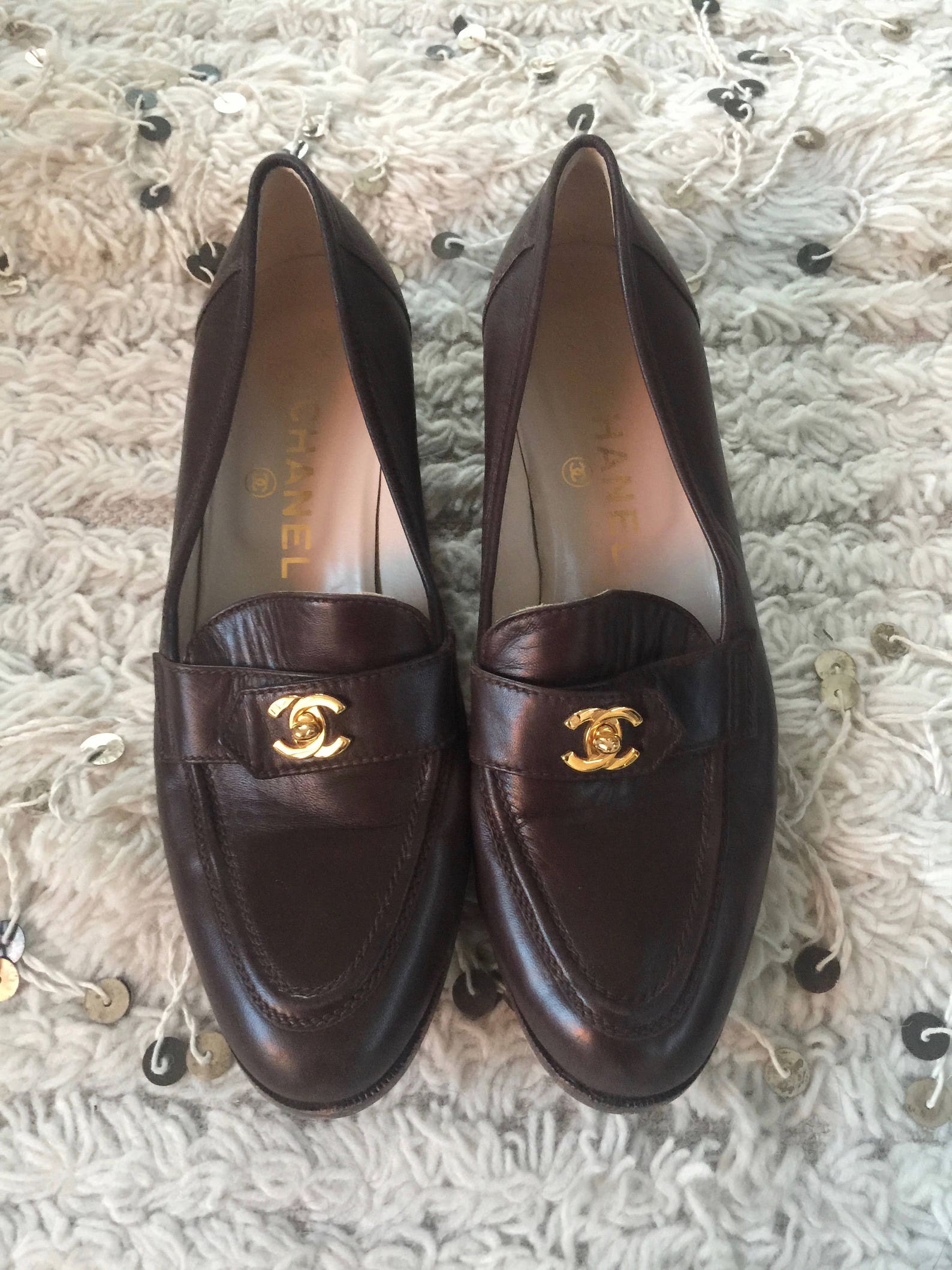 vintage chanel cc turnlock logo brown leather loafers flats driving shoes smoking slippers ballet flats eu 37 us 6 - 6.5