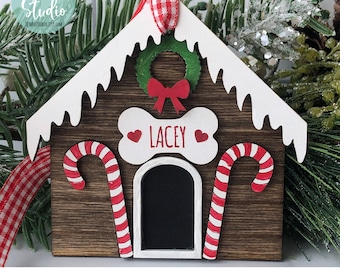 Hundehaus Ornament mit Zuckerstangen Schneekranz und Hundeknochen ~ SVG DXF und EPS Dateien für Laser und Schneidemaschinen wie Cricut personalisieren