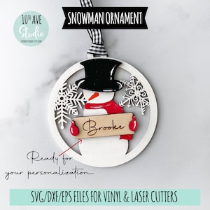 Ornamento del pupazzo di neve con segno personalizzabile Ornamento natalizio a strati di Natale File SVG e DXF per laser Glowforge e Cricut Silhouette