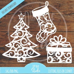 Puede incluir: Un conjunto de tres recortes blancos con temática navideña con un patrón de espiral decorativo. Los recortes incluyen un árbol de Navidad, una media y una caja de regalo.