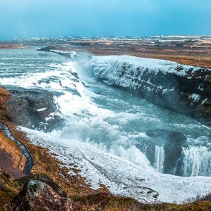 Gullfoss-watervalprint – Gouden cirkel IJslandse muurkunst, noordse landschapsfotografie, natuurreisposter, noordse woondecoratie