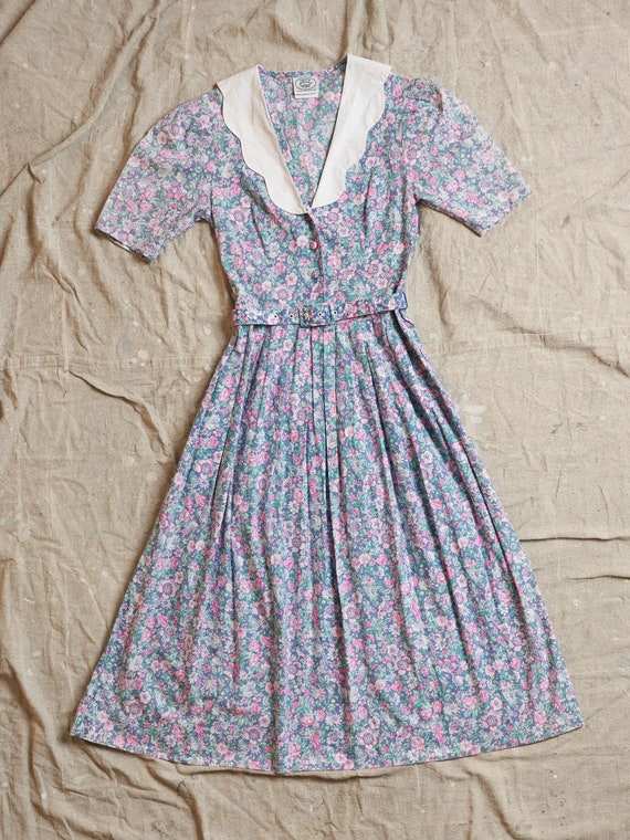 Vintage 1980s Laura Ashley Floral Print Belted Sca