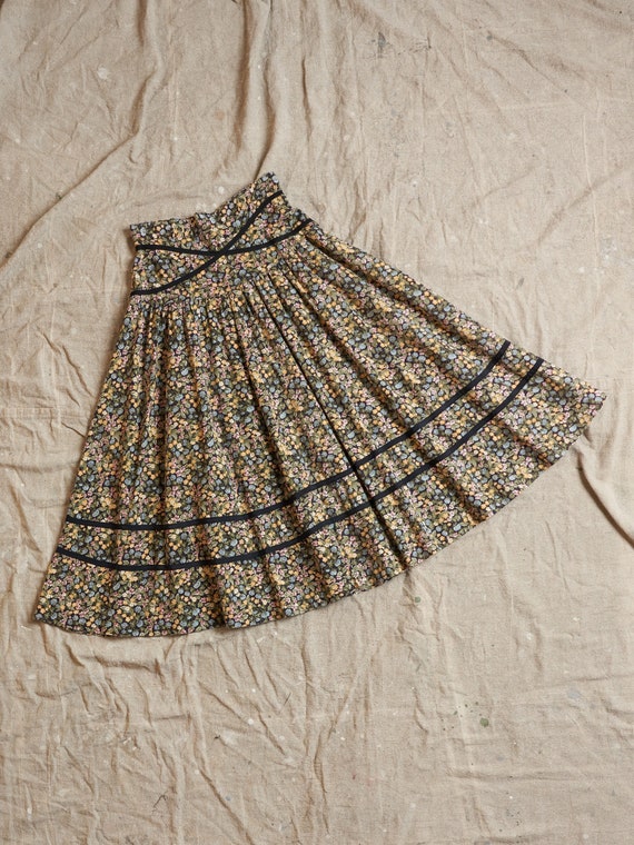 Vintage 1970s Prairie Floral Black Ribbon Trim Cot
