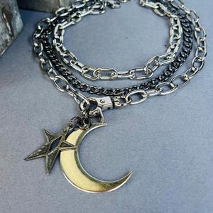 Collar de capas / Luna y estrella / Cadena de acero inoxidable / Plata metalizada / Collar de triple capa de metales mixtos / Joyería llamativa / Celestial