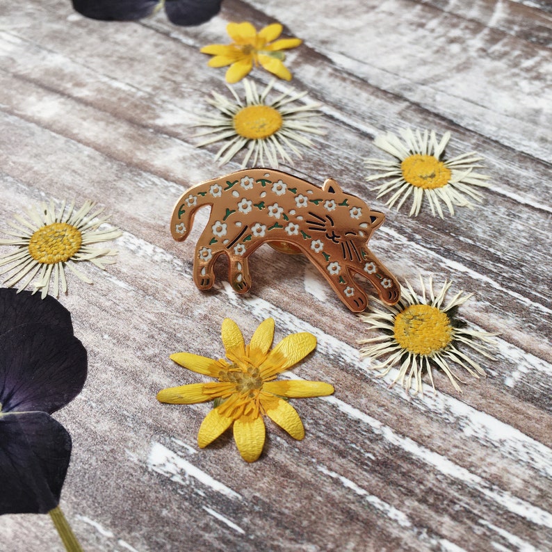 Daisy Cat Enamel Pin / Cat Badge / Floral Cat Pin / Gift For Cat Lovers image 3