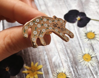 Daisy Cat Enamel Pin / Cat Badge / Floral Cat Pin / Gift For Cat Lovers